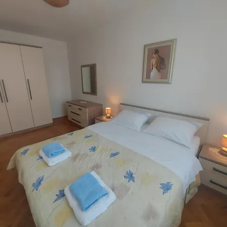 Ive Apartament *
